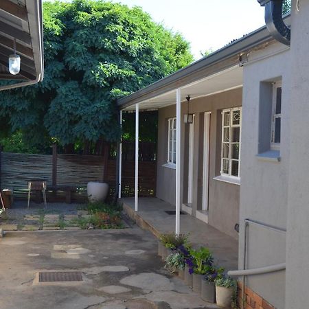 A & R Guesthouse Bloemfontein Esterno foto