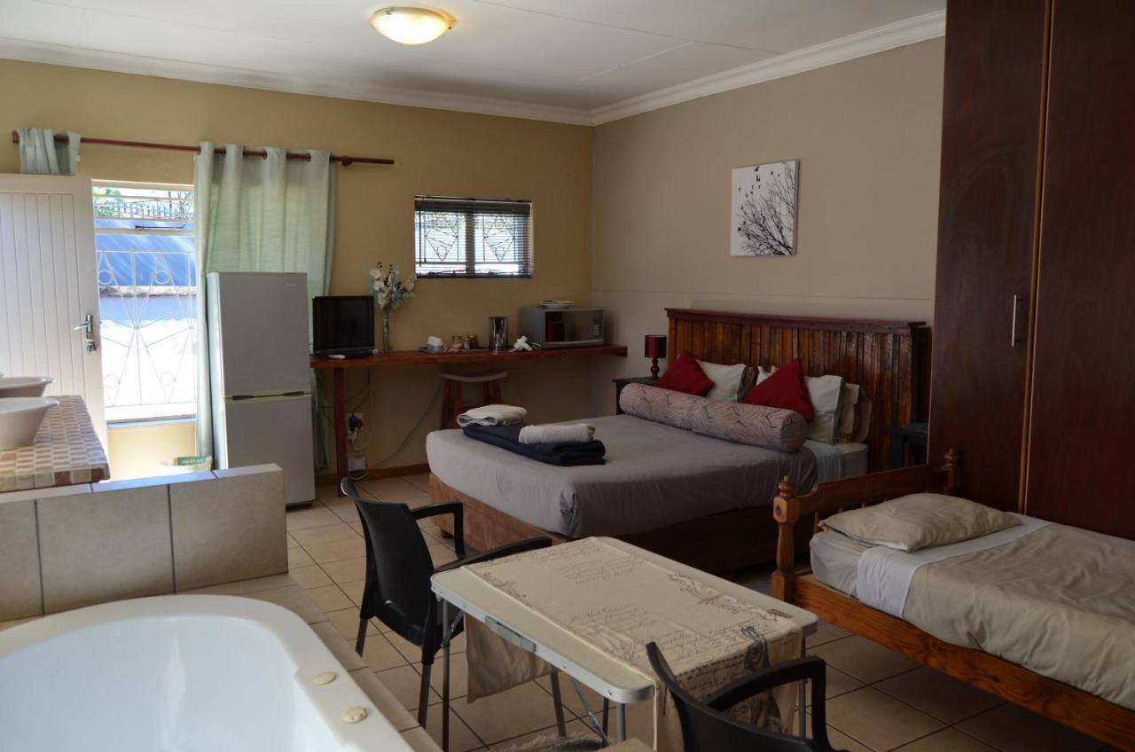 A & R Guesthouse Bloemfontein Esterno foto