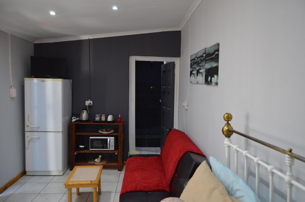 A & R Guesthouse Bloemfontein Esterno foto