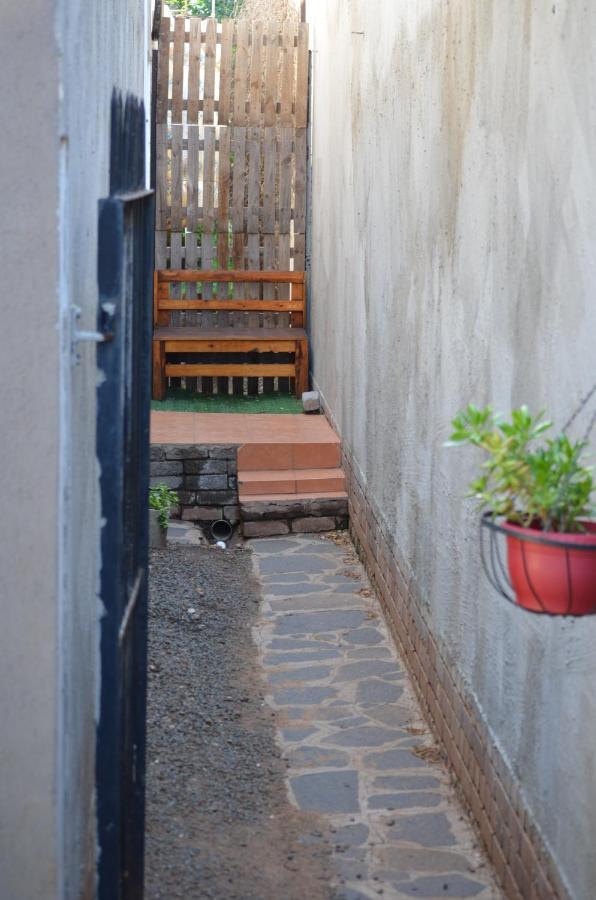 A & R Guesthouse Bloemfontein Esterno foto