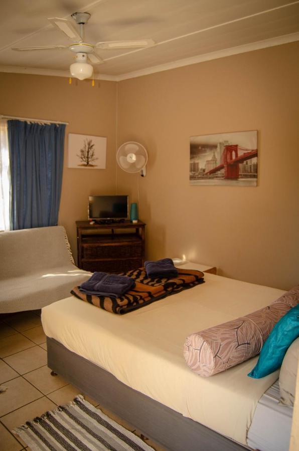 A & R Guesthouse Bloemfontein Esterno foto