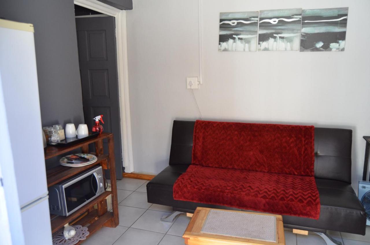 A & R Guesthouse Bloemfontein Esterno foto