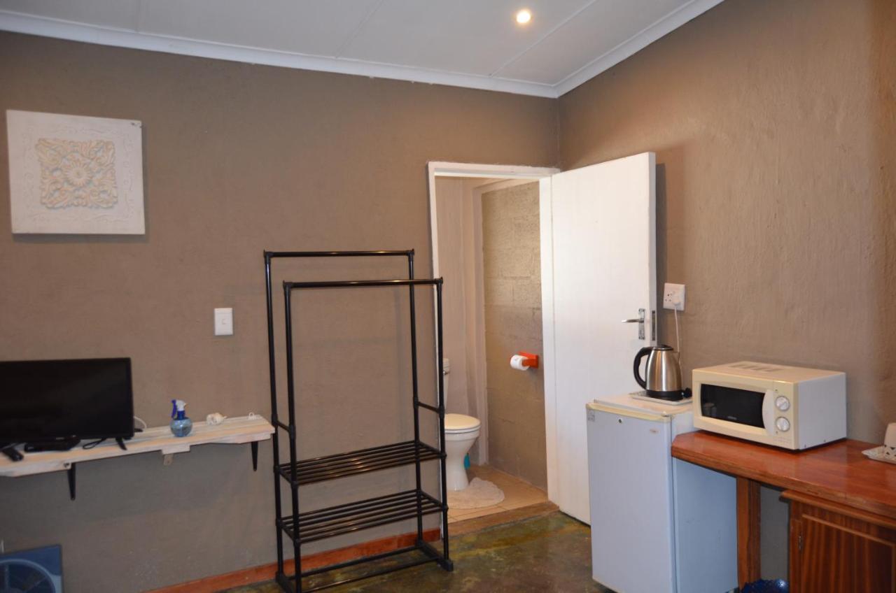A & R Guesthouse Bloemfontein Esterno foto